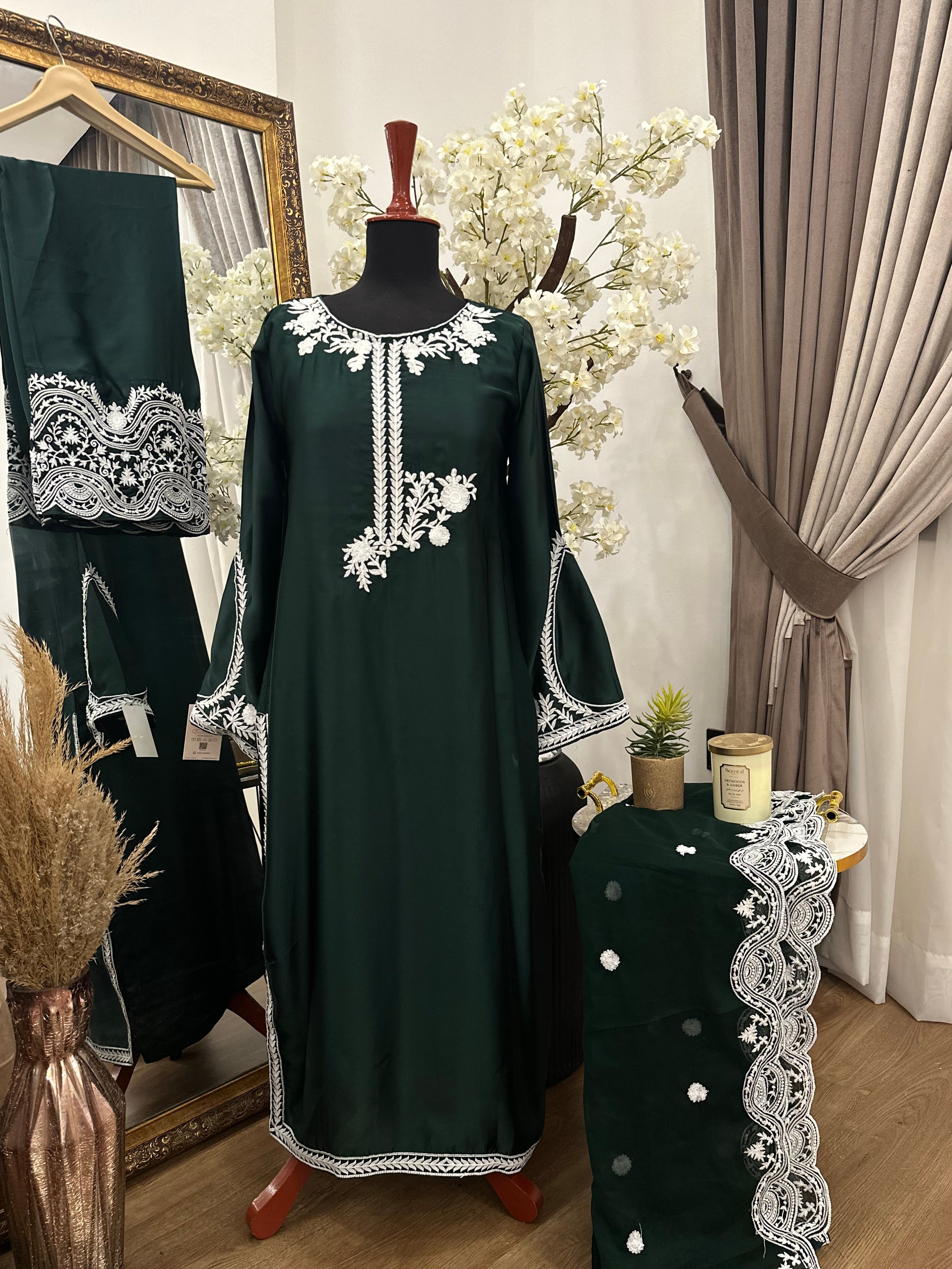 Anousha silk bottle green