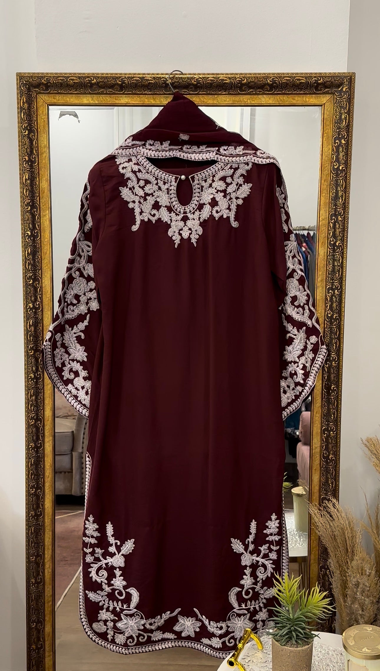 Parisah Jhorjhat Maroon
