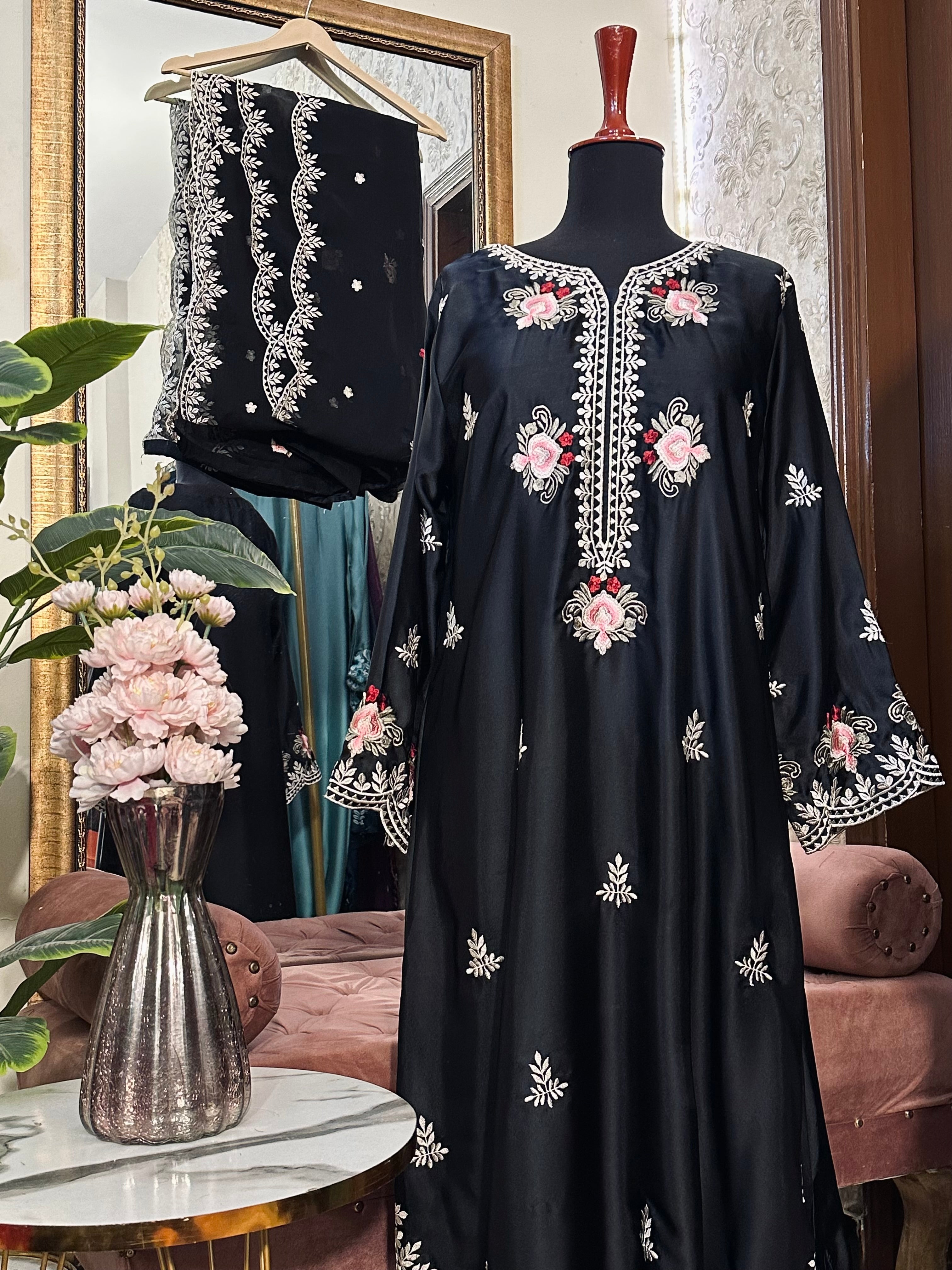 Mehru Kaftan Black