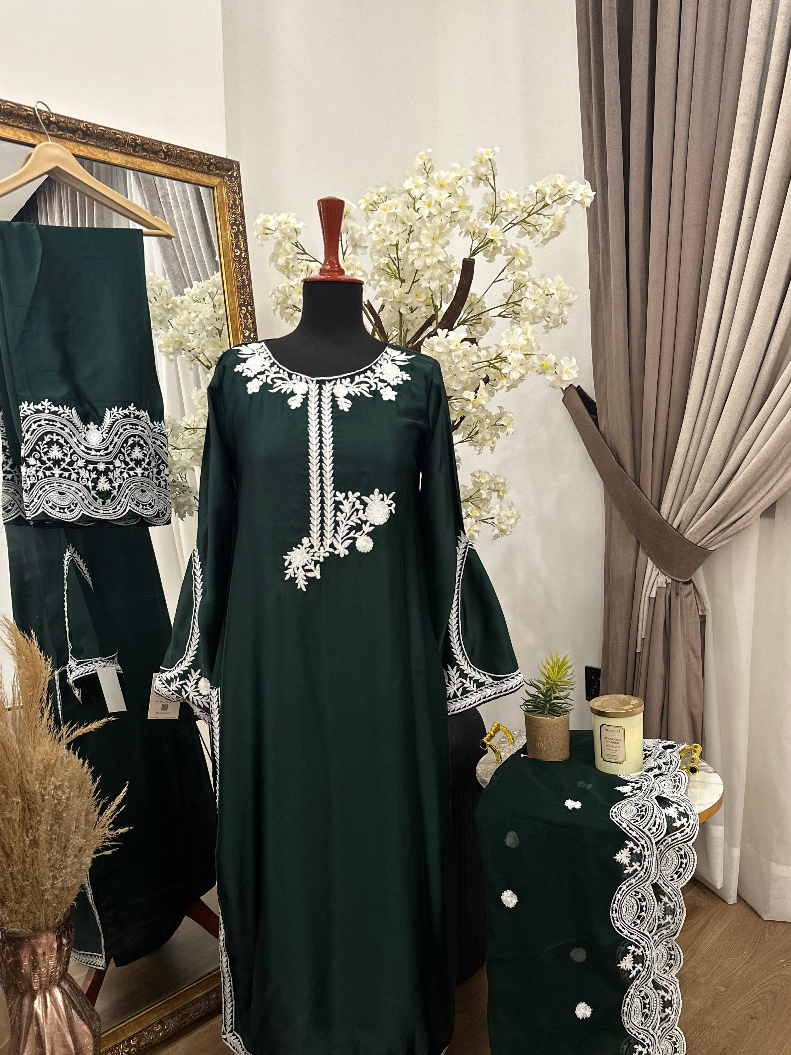 Anousha silk bottle green