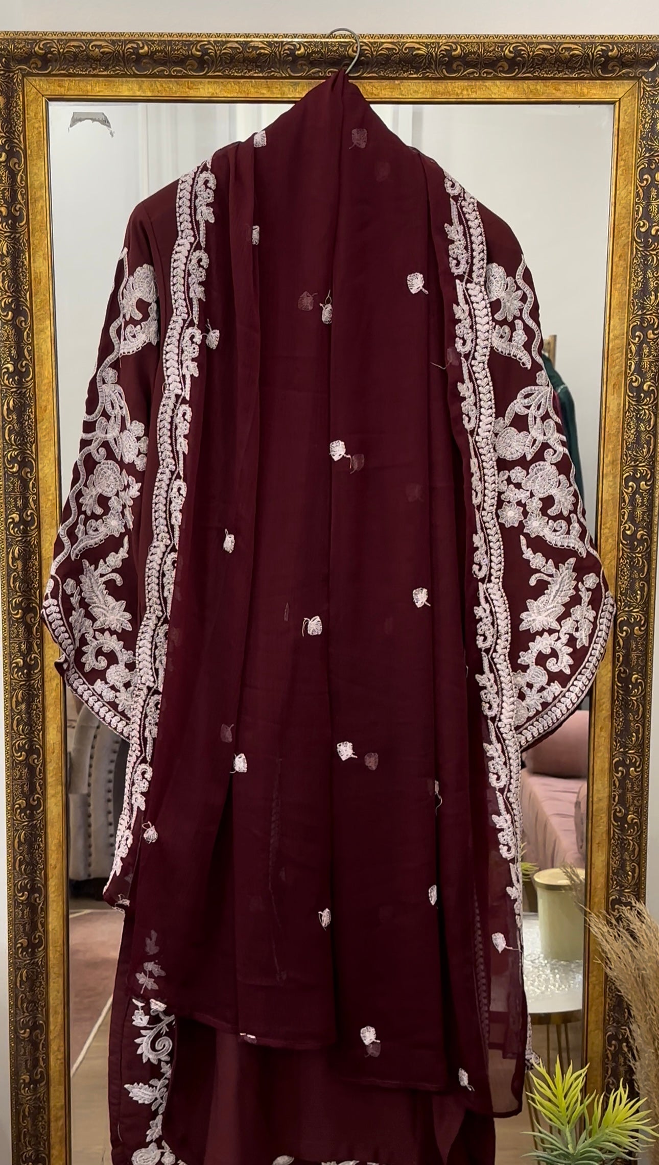 Parisah Jhorjhat Maroon