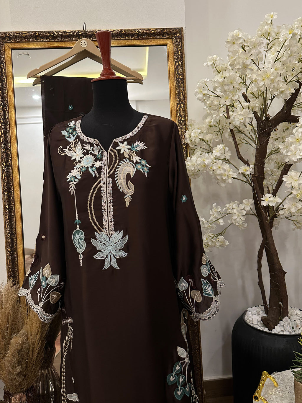 Mahveen kaftan Brown