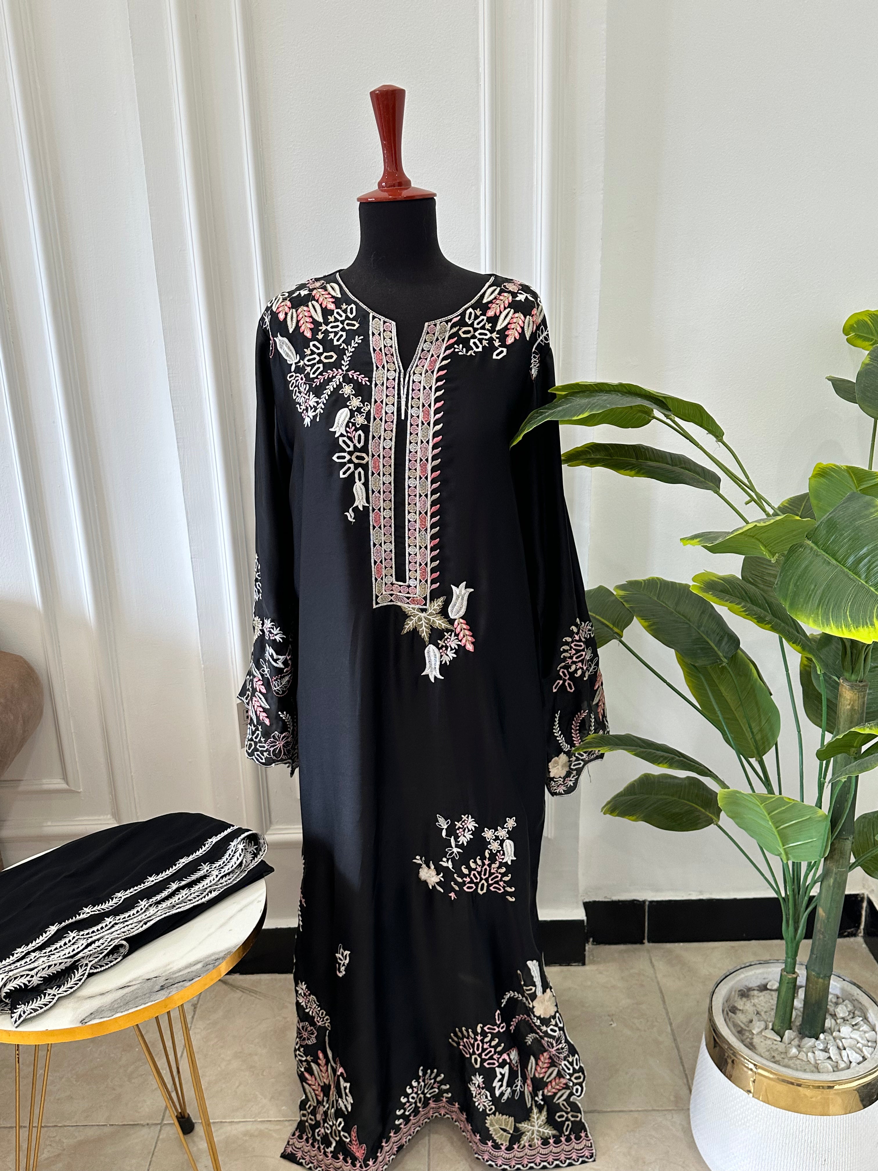 Cutwork Kaftan Black