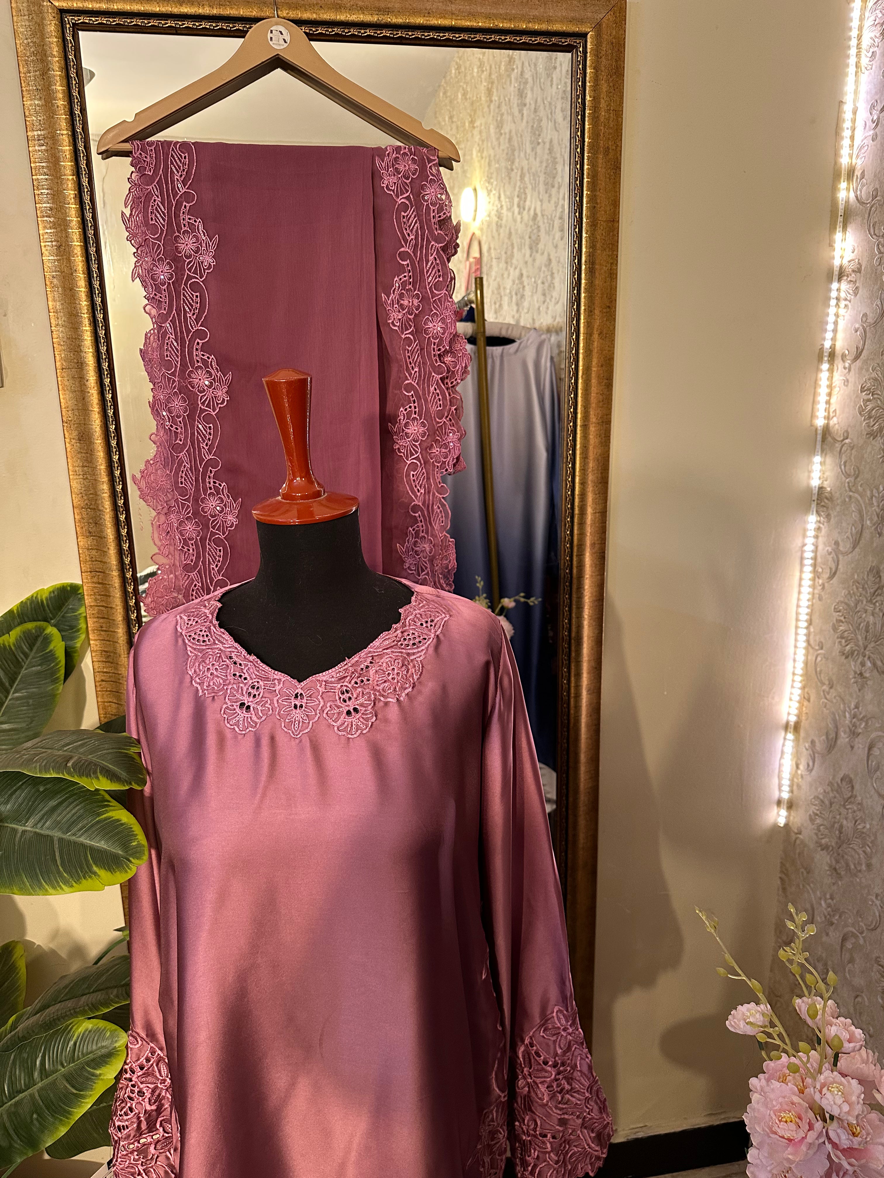 Cutwork silk MeetPink