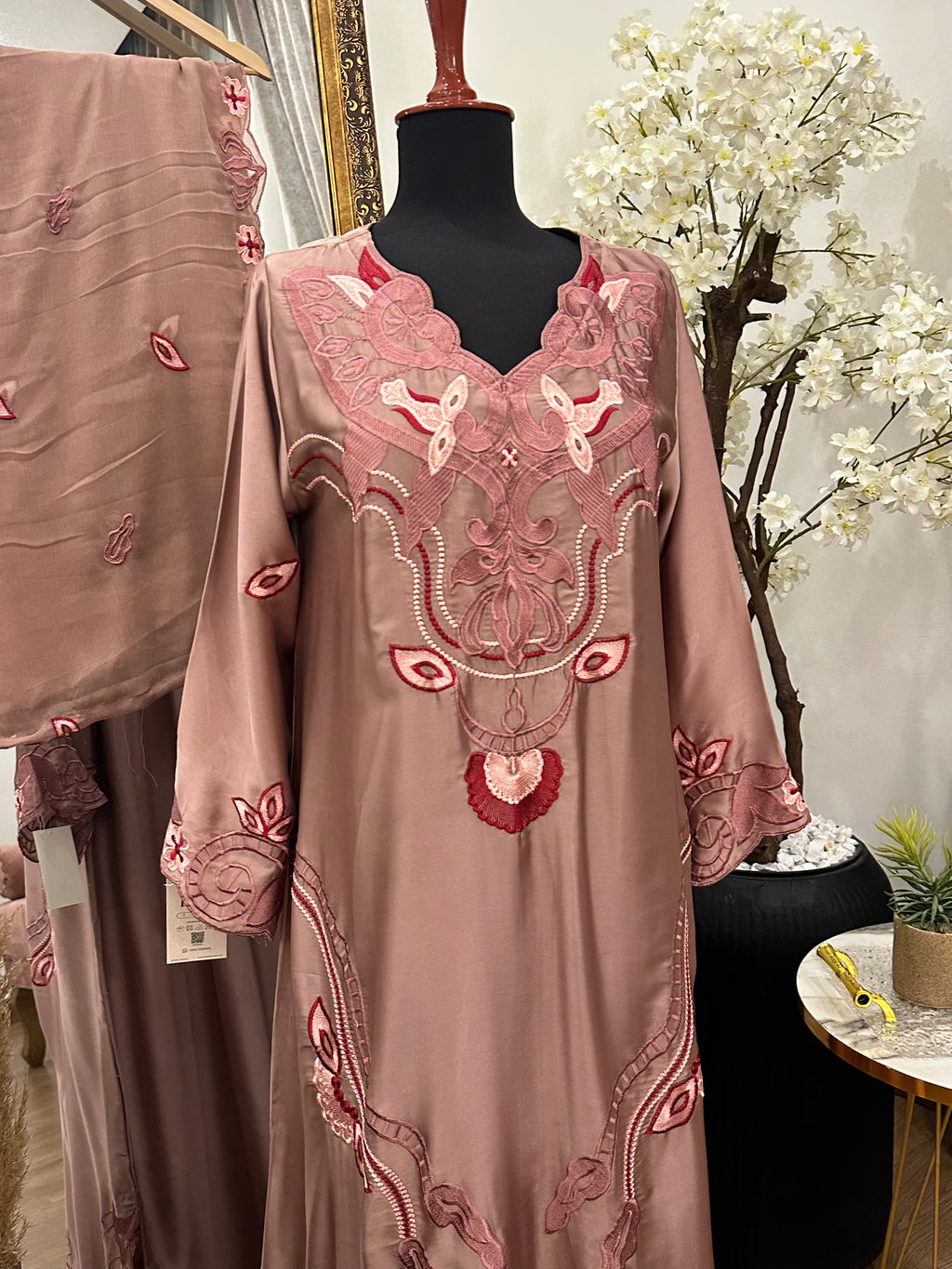 Rehma Kaftan – Meet Pink