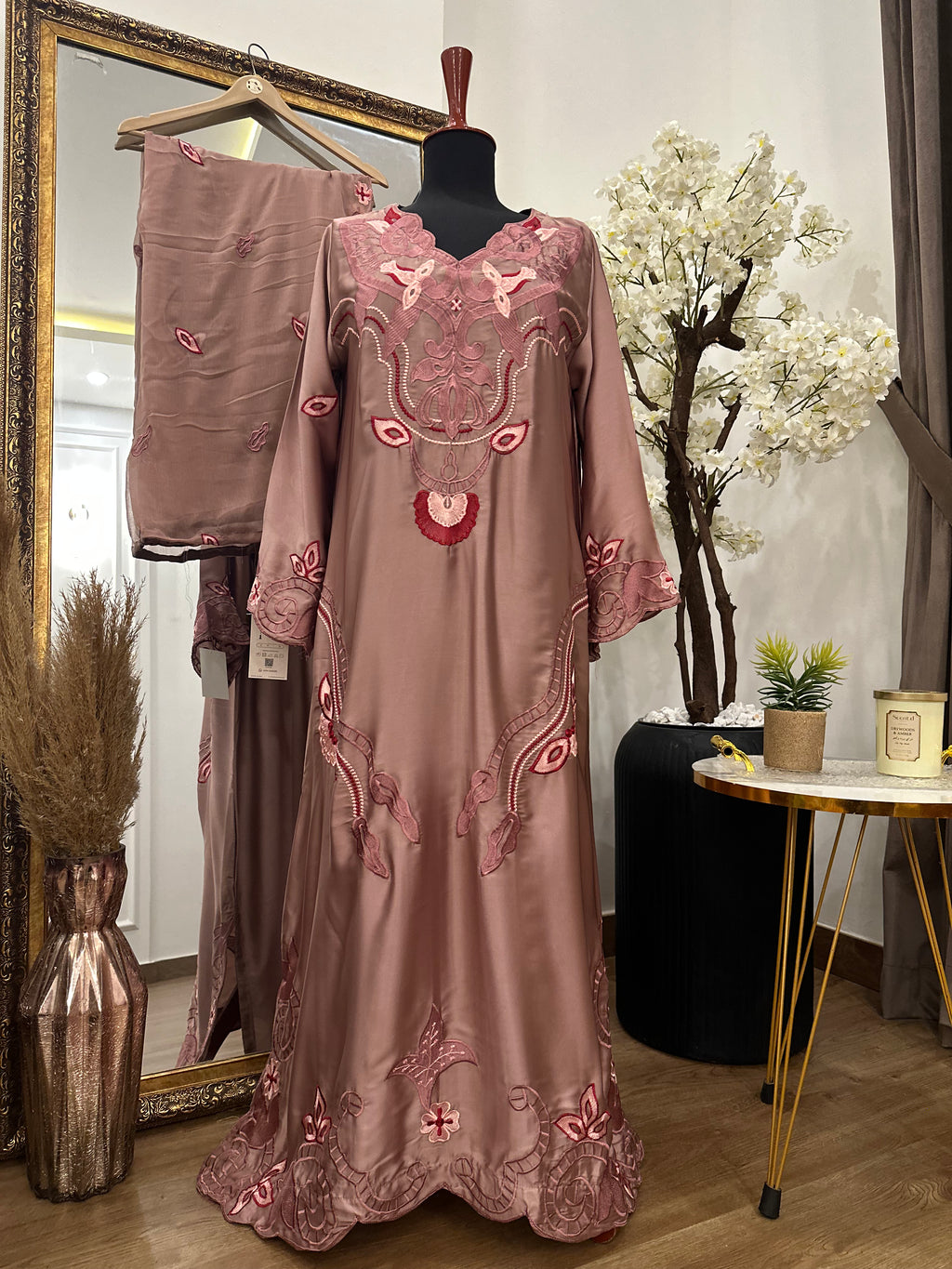 Rehma Kaftan – Meet Pink