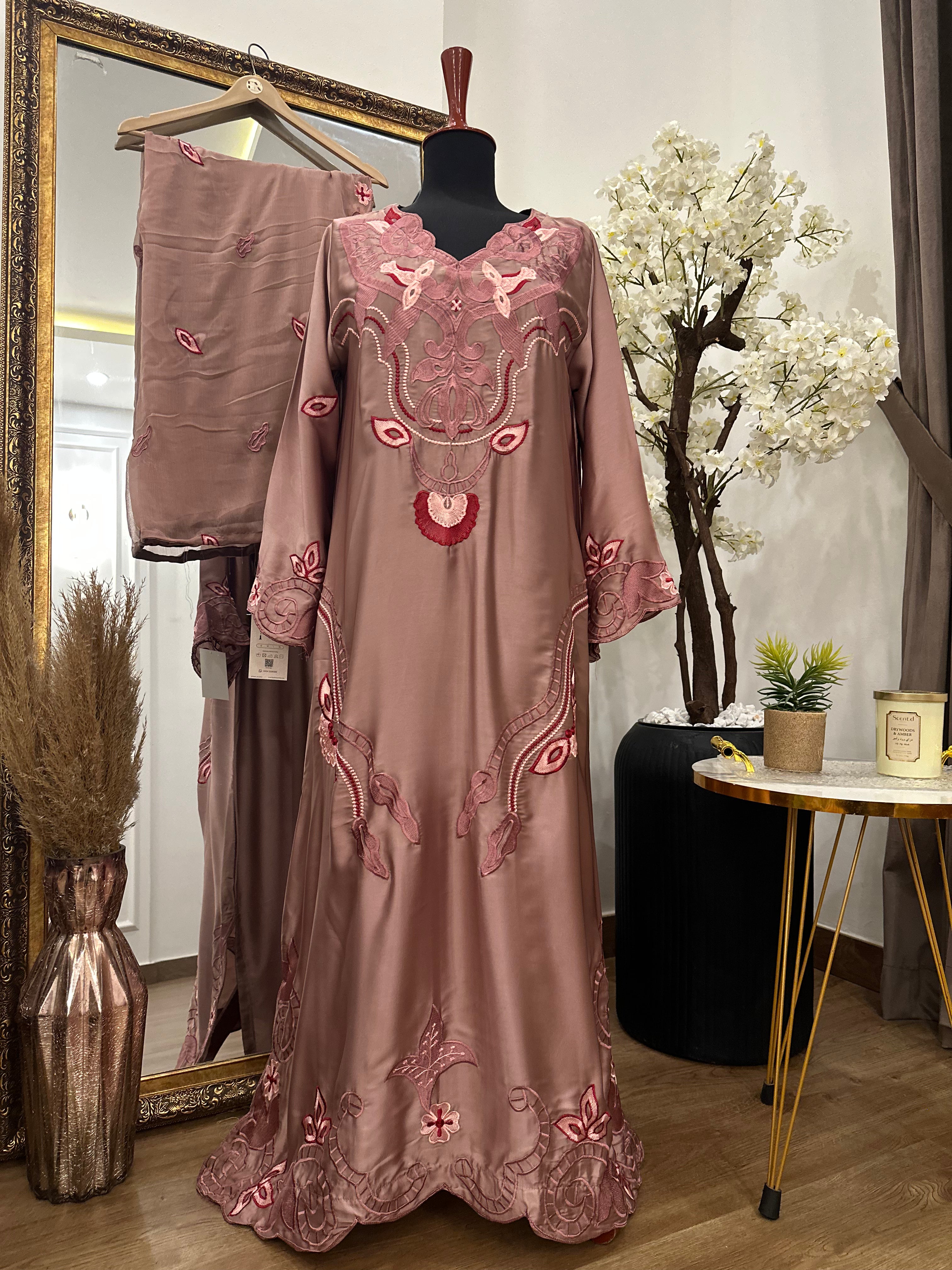 Rehma Kaftan – Meet Pink